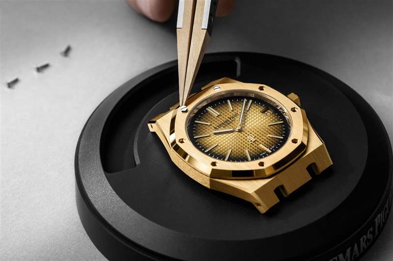 愛彼推出配備全新機芯的皇家橡樹“Jumbo”超薄款（Ref. 16202）-復(fù)刻表