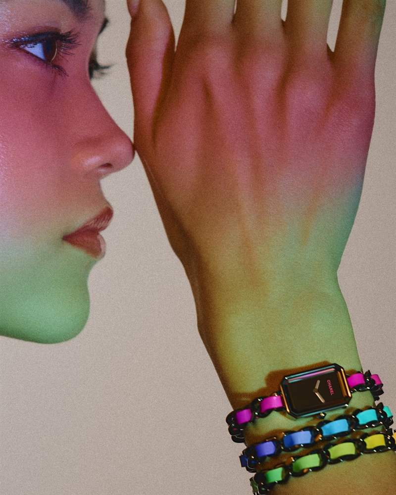 Chanel限量Electro膠囊系列「集合J12、Première等4大香奈兒腕表」披上電音彩虹光譜-復刻表