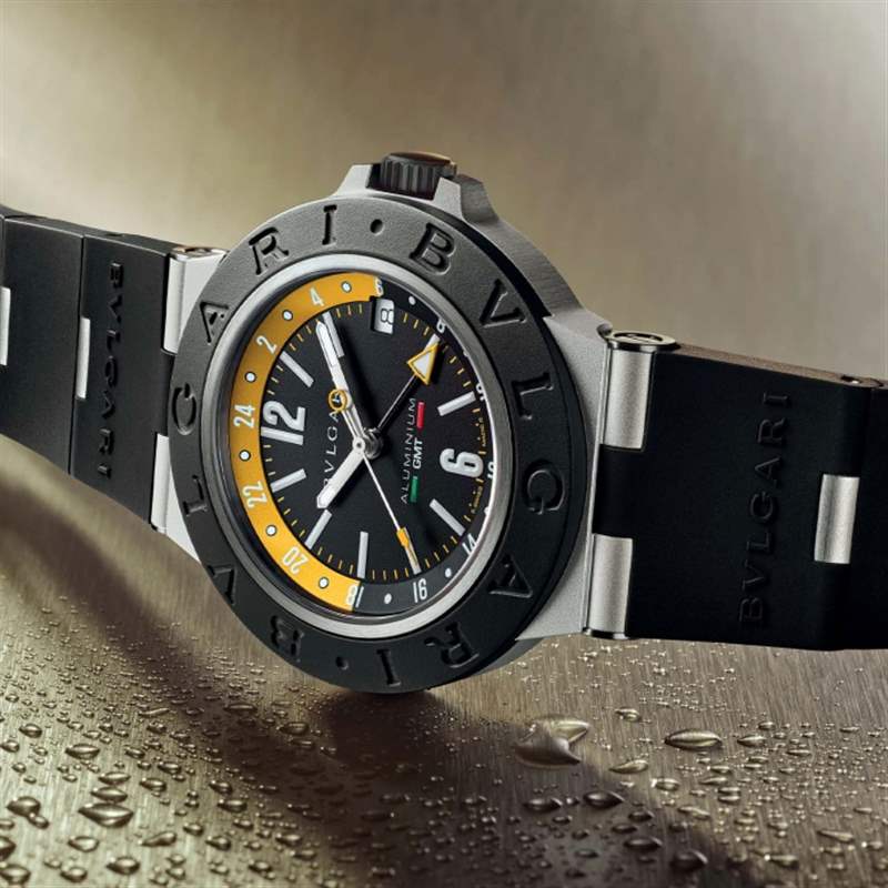 百年靈2022 Aluminium GMT Amerigo Vespucci充滿冒險(xiǎn)活力的三色設(shè)計(jì)-復(fù)刻表