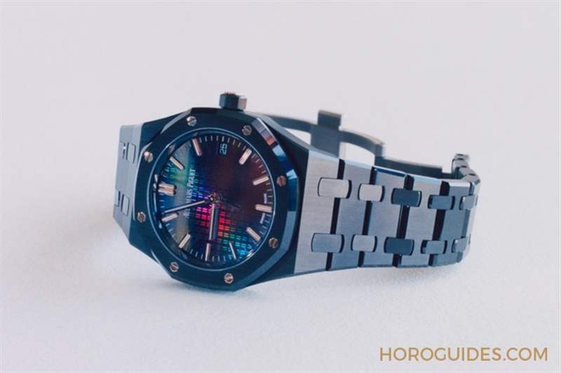 這樣的鏡面虹彩-愛(ài)彼皇家橡樹(shù)34毫米黑色陶瓷自動(dòng)上鏈腕表Carolina Bucci限量版-復(fù)刻表