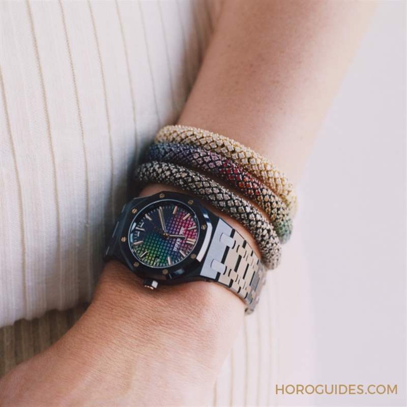 這樣的鏡面虹彩-愛(ài)彼皇家橡樹(shù)34毫米黑色陶瓷自動(dòng)上鏈腕表Carolina Bucci限量版-復(fù)刻表