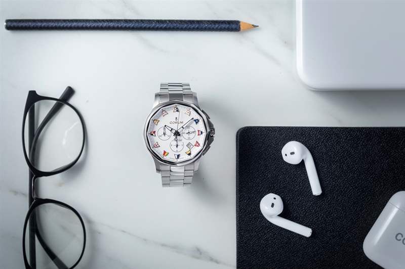 Corum最新Admiral 42 Chronograph真正旗幟鮮明的腕表-復刻表