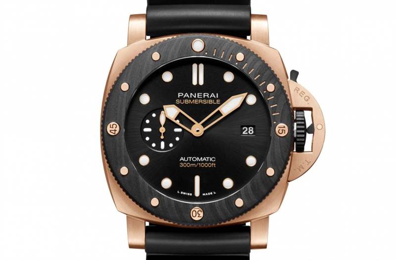 Panerai Submersible Goldtech Orocarbo大玩超搶眼紅金X碳纖維造型-復刻表