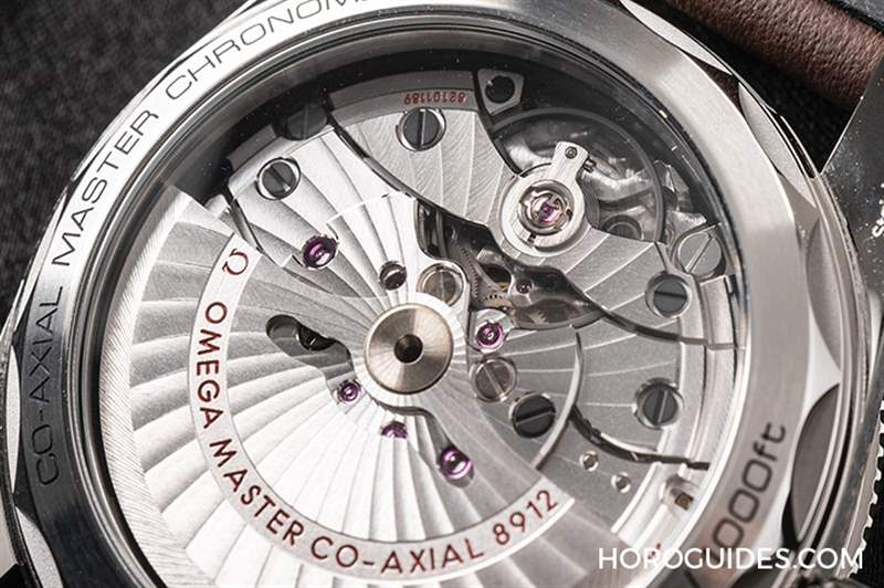 歐米茄第一只青銅表！Seamaster 300 Bronze Gold專利青銅金-復刻表