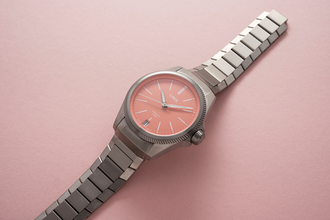 多色彩可選，好搭配又俐落的當代都會飛行表！-復刻表