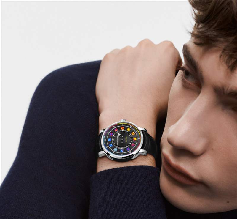 LV鋼殼手表二連發(fā)招牌翻轉(zhuǎn)數(shù)字方塊創(chuàng)新吸睛銀灰、彩色應百客-復刻表