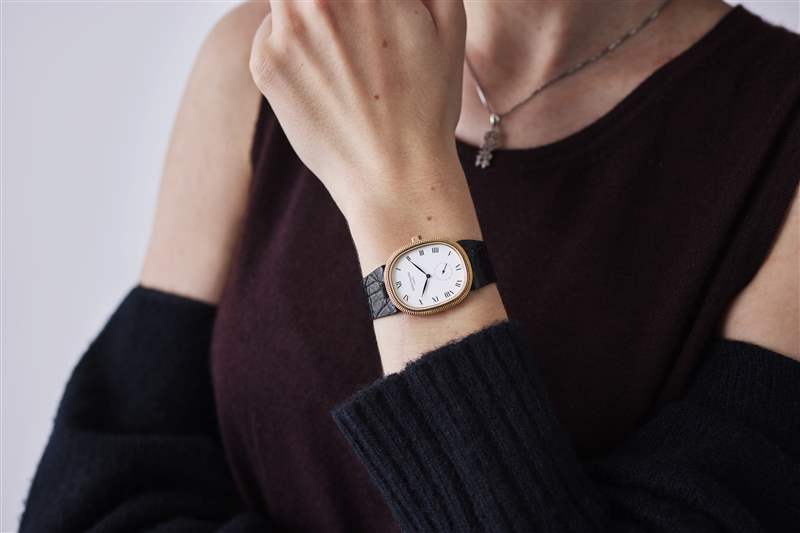 復(fù)古手表兩枚金百達(dá)翡麗，一枚 1980 年代帶有世界時間表圈的 Sinn 計(jì)時碼表，以及一枚 1974 年勞力士蠔式萬年歷腕表-復(fù)刻表