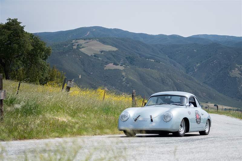 駕駛California Mille 復古跑車拉力賽的一天，佩戴蕭邦腕表-復刻表