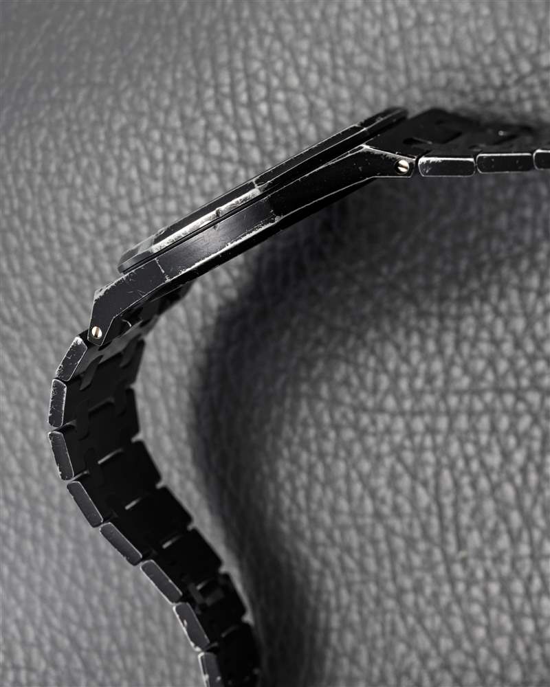 香奈兒設計師和哥特勛爵卡爾·拉格斐佩戴的皇家橡樹-復刻表