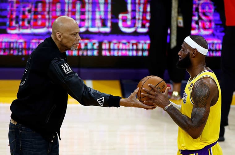 「詹皇」James躍居NBA歷史得分王 賽后訪問最愛的陶瓷表相伴-復刻表