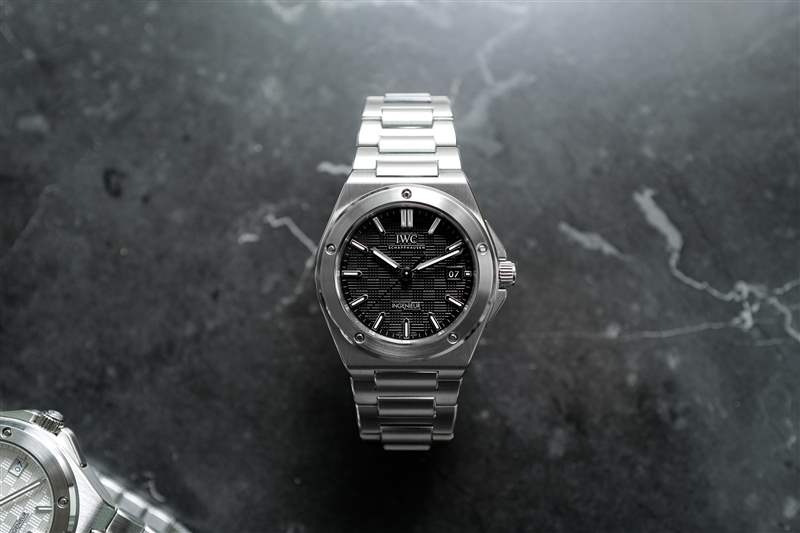 推出全新萬國工程師自動腕表40-復(fù)刻表