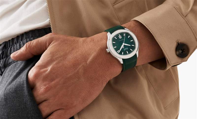 全新面盤刻紋、冰河藍面、半金材質亮相！PIAGET Polo 2023新作精選-復刻表