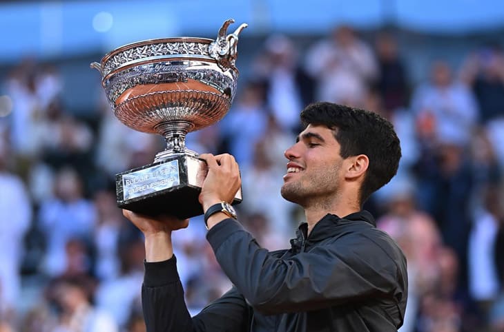 2024法網男單冠軍「小蠻牛」Alcaraz領獎不忘戴著勞力士愛表-復刻表